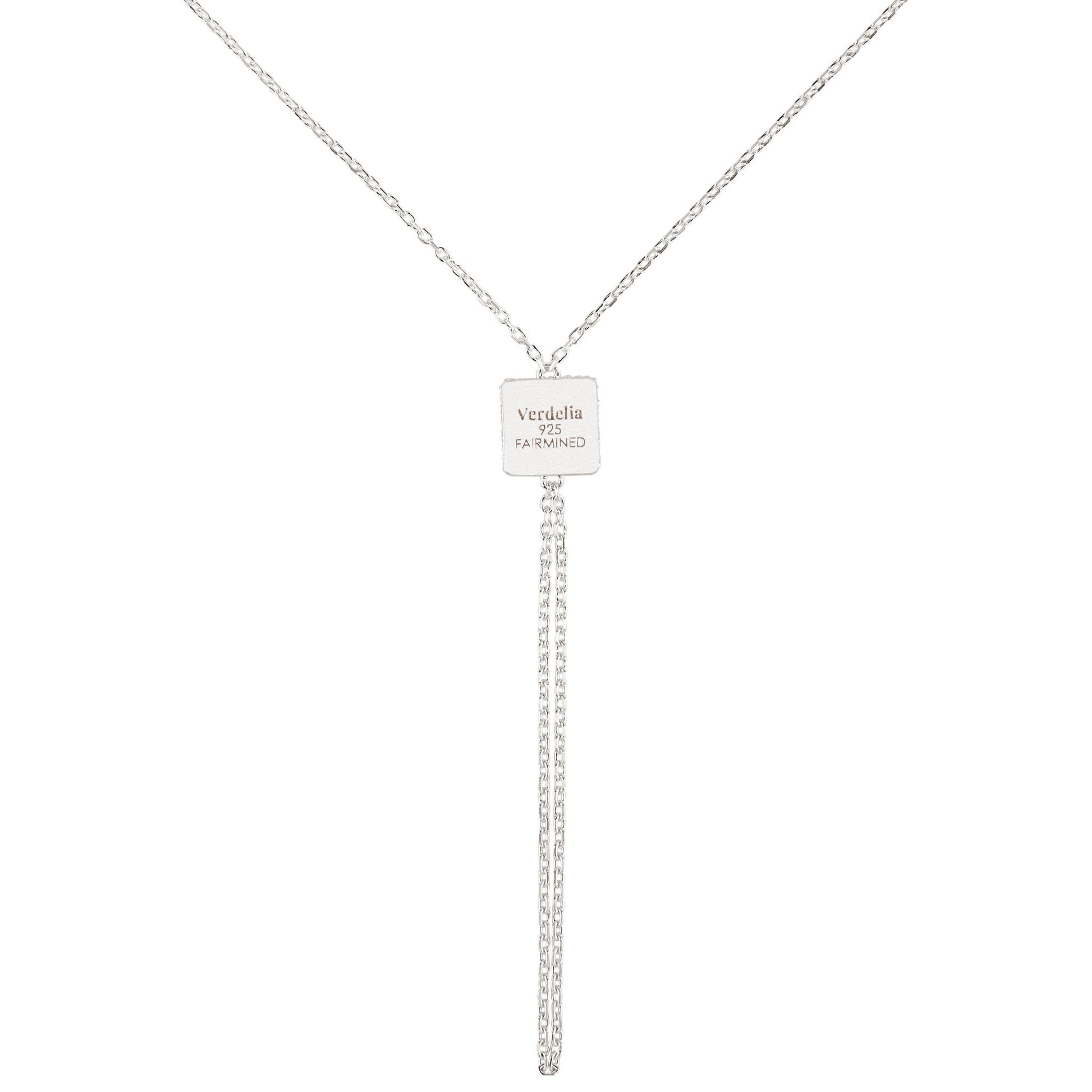 Rückseite des quadratischen Anhängers aus Fairmined Silber mit Gravur „Verdelia 925 Fairmined“, freigestellt auf weißem Hintergrund