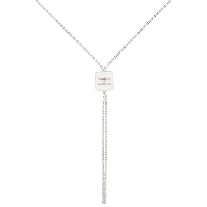 Rückseite des quadratischen Anhängers aus Fairmined Silber mit Gravur „Verdelia 925 Fairmined“, freigestellt auf weißem Hintergrund